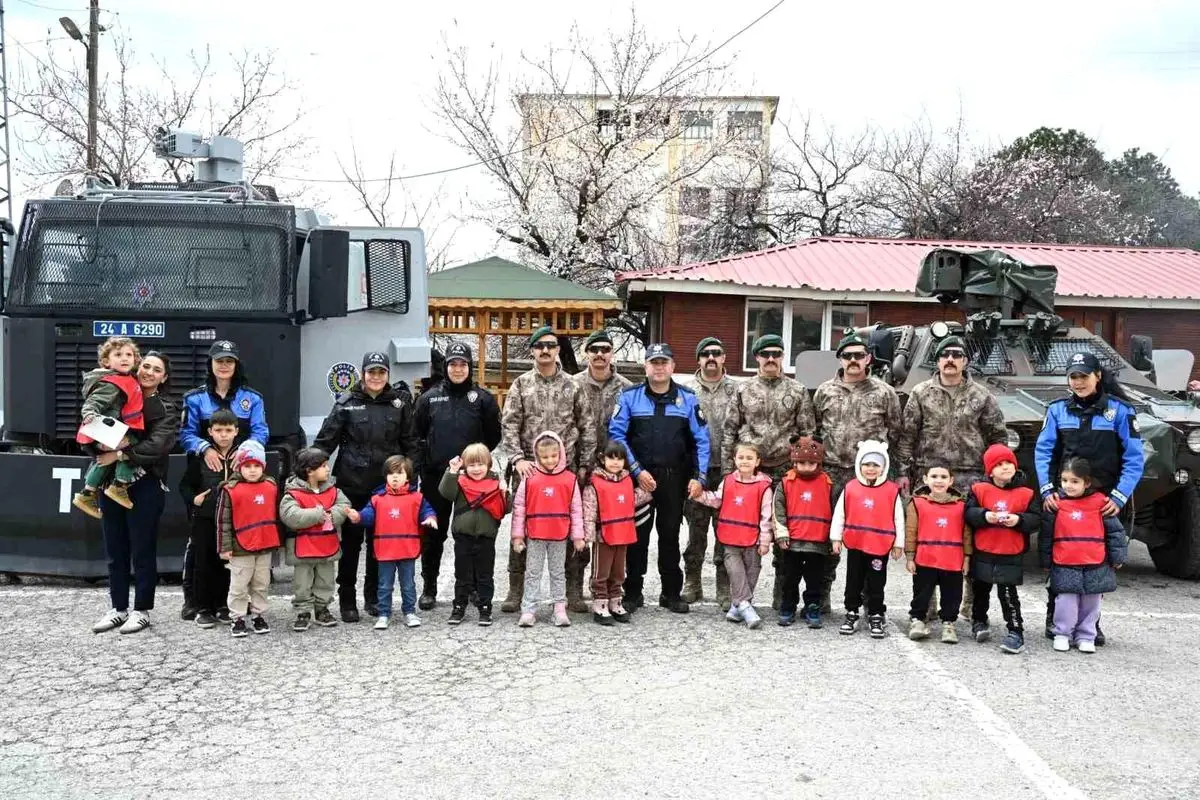 Erzincan’da Anaokulu Çocukları Polis Birimlerini Ziyaret Etti