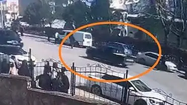 İnegöl’de 3 Yaşındaki Çocuk Balkon Kazası: Ağır Yaralı Hastaneye Kaldırıldı