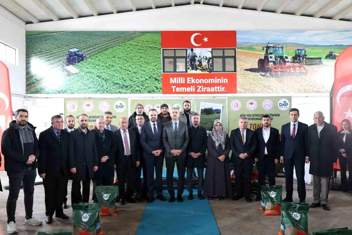 Ağrı’da 440 Çiftçiye %70 Hibe ile 44 Ton Sertifikalı Yonca Tohumu Dağıtıldı