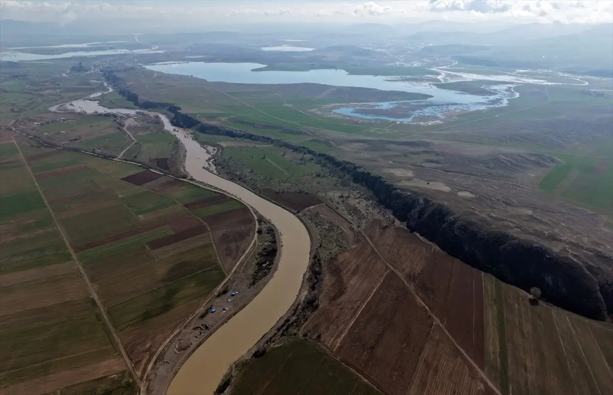 Sivas’ta Çekmegöl Yeniden Suya Kavuştu: Tarım Sektöründe Yeni Zorluklar Başladı