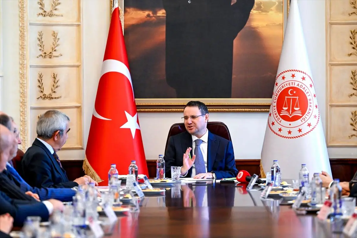 Adalet Bakanı Gürlek, Yargıda Birlik Derneği'ne FETÖ Mücadelesindeki Katkılarından Dolayı Teşekkür Etti