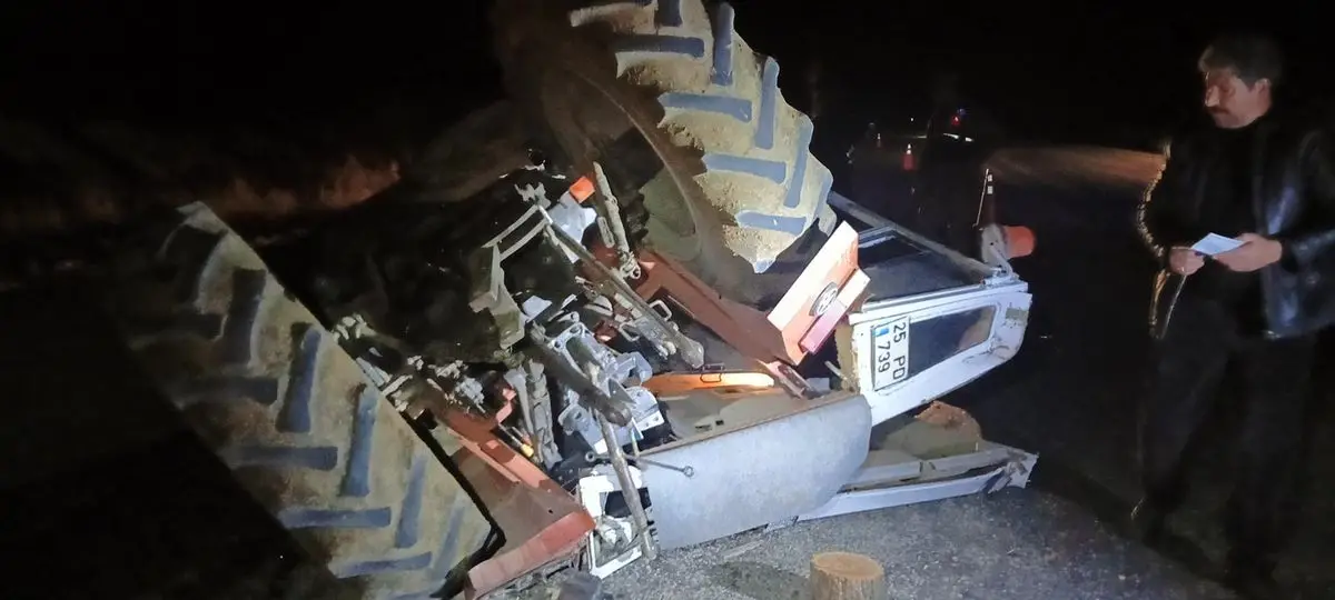 Erzurum Oltu’da Ambulans Traktöre Çarptı: 4 Yaralı