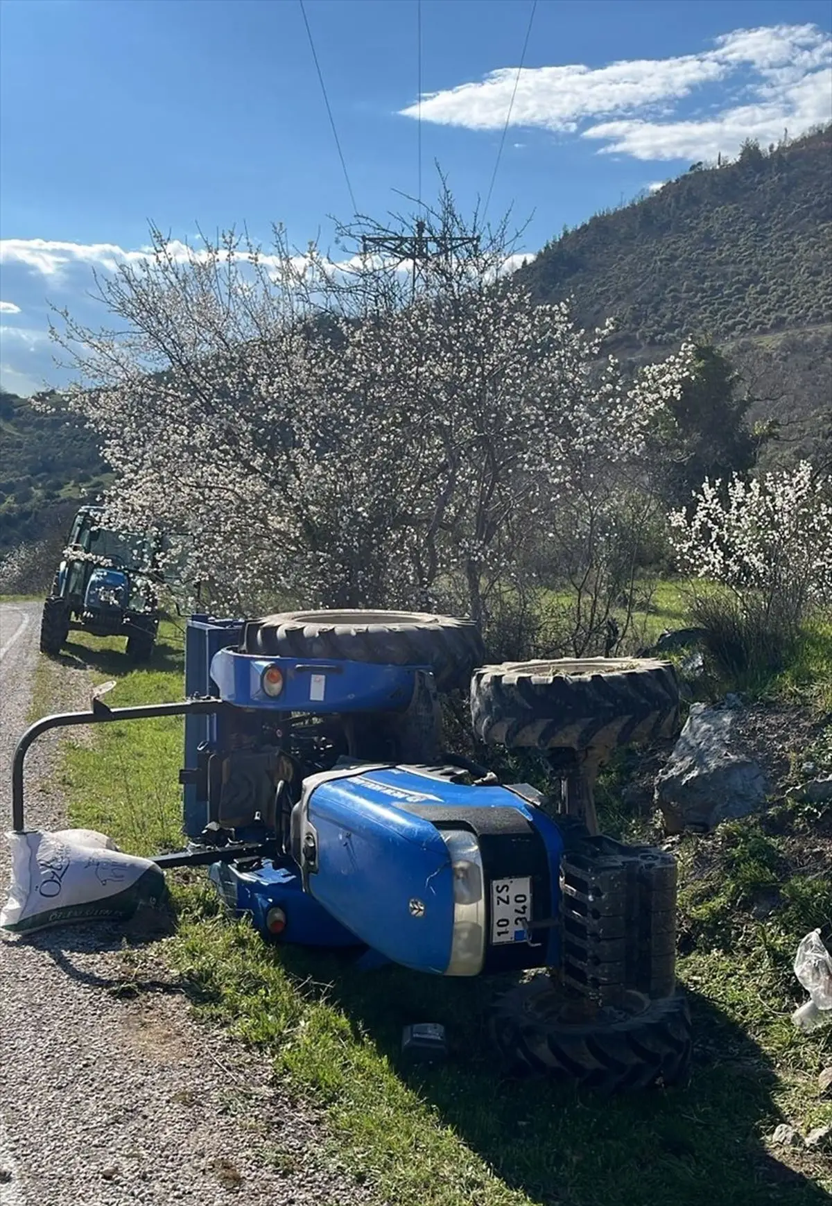 Balıkesir'de Traktör Devrildi, Sürücü Hayatını Kaybetti