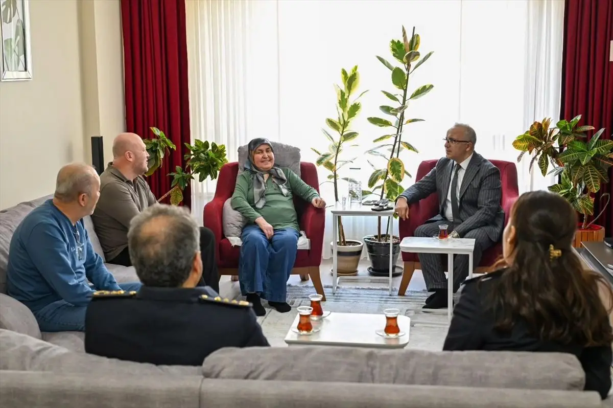 Bolu Emniyet Müdürü Yılmaz İpar'dan 15 Temmuz Şehidi Ozan Özen Ailesiyle Anlamlı Buluşma