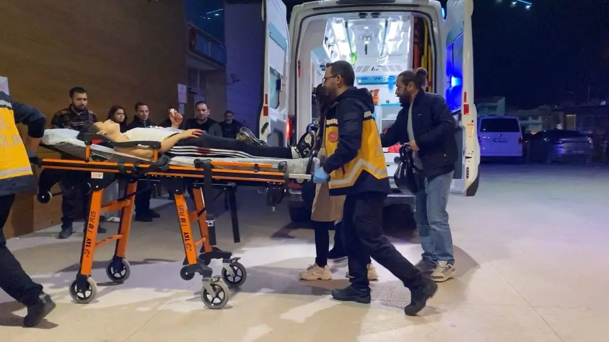 İnegöl'de Bıçaklı Kavga: İki Genç Kız Yaralandı, Birinin Durumu Ağır