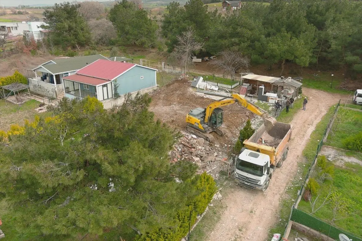 Çanakkale'de Kaçak Yapılarla Mücadele: 21 Bina Yıkıldı