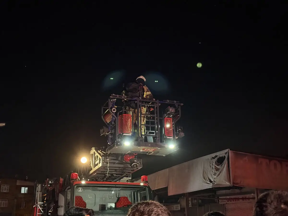 Diyarbakır'da Oto Tamir Dükkanında Çıkan Yangın Hızla Kontrol Altına Alındı