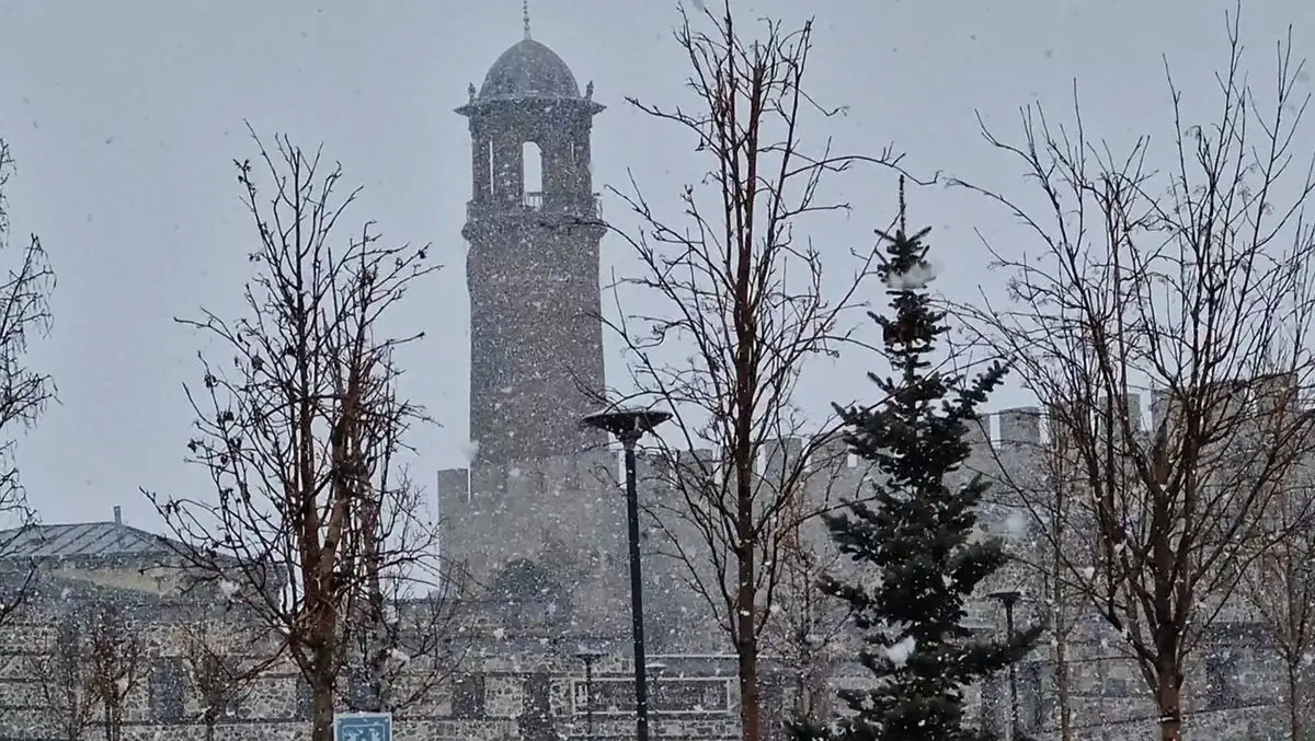 Erzurum’da Ani Kar Yağışı Şoförleri Uyardı