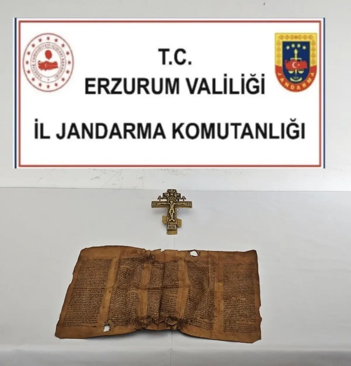 Erzurum’da Orta Çağ Parşömeni ve Bronz Haç Ele Geçirildi