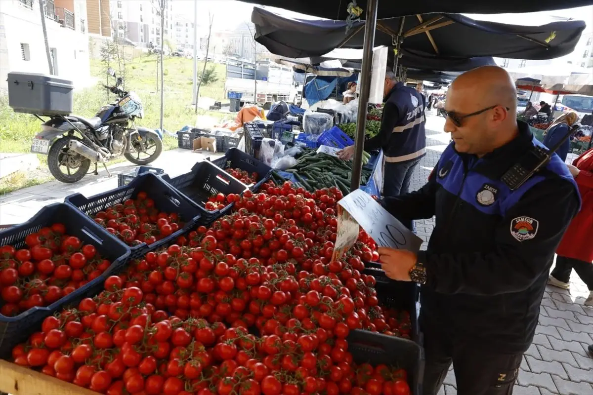 İlkadım’da Pazar Denetimleri: Zabıta Ekipleri Sağlık ve Fiyat Kontrolü Sağlıyor
