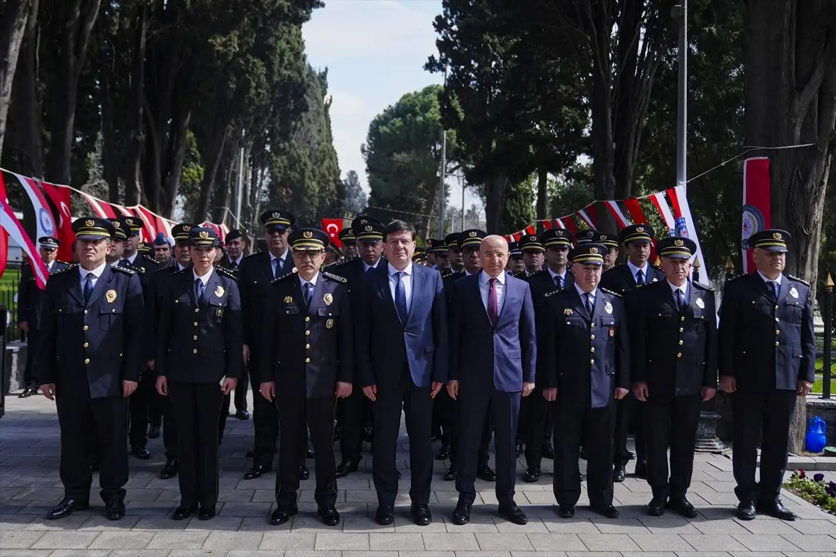 İstanbul’da Polis Haftası Etkinliği: Şehitler Edirnekapı’da Anıldı, Eyüpsultan Camii’nde Mevlit Okutuldu
