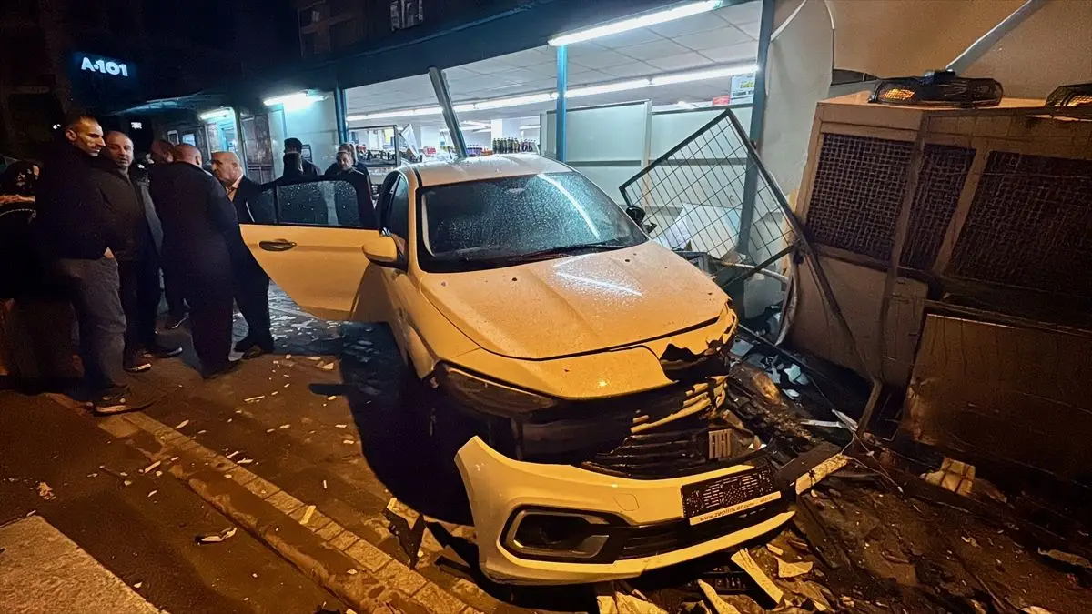 Gebze'de Zincirleme Çarpışma: 1 Yaralı ve Trafik Felaketi