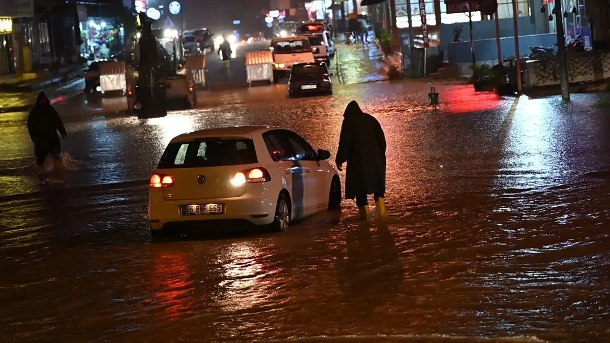 Osmaniye’de Şiddetli Yağışlar Bülbül Deresi ve Savrun Çayı’nı Taşkın Ettirdi