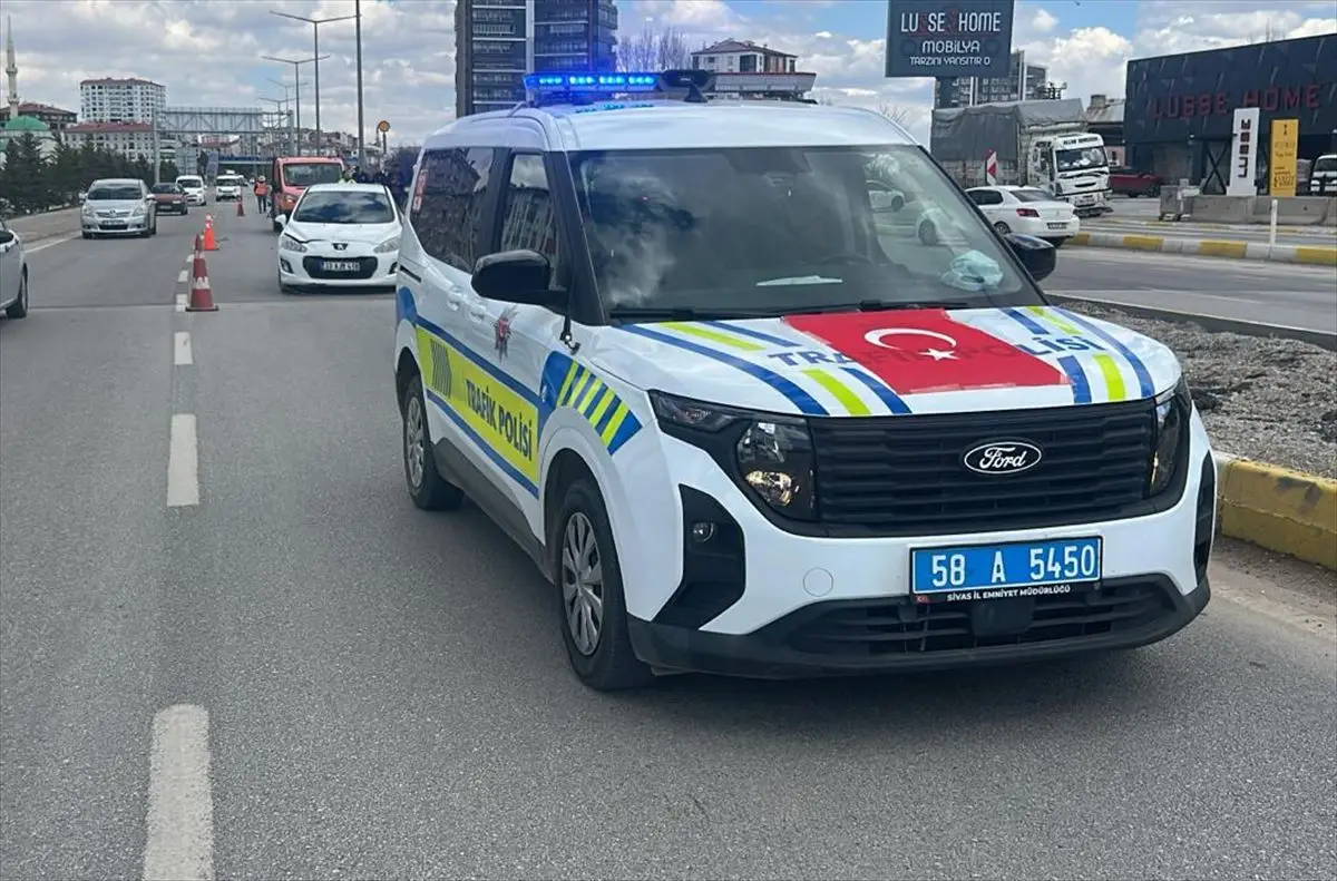 Sivas'ta 10 Yaşındaki Çocuk Trafik Kazası: Ağır Yaralı