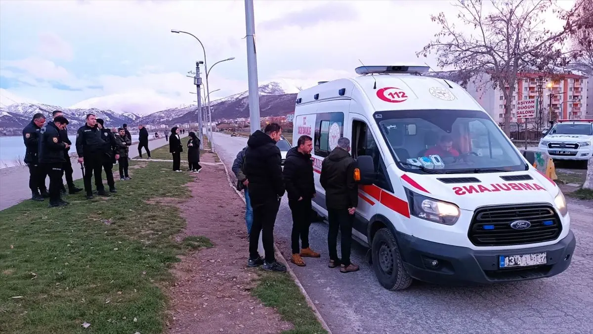 Tatvan’da Soğuk Suda Tehlikeli Durum: Hipotermi Riski Altındaki Adam Kurtarıldı