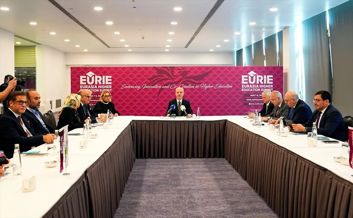 YÖK Başkanı Özvar, Pakistan Temsilcileriyle 11. Avrasya Yükseköğretim Zirvesi'nde Görüştü