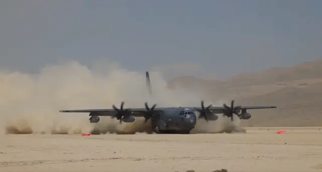 C‑130J uçağının havadan görüntüsü