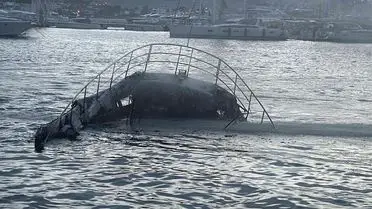 Yangın bölgesindeki sualtı enkaz görüntüsü