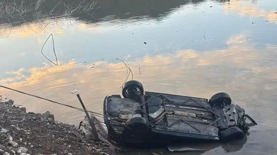 Elazığ’da Baraj Gölüne Düşen Otomobilde Sürücü Yaralı