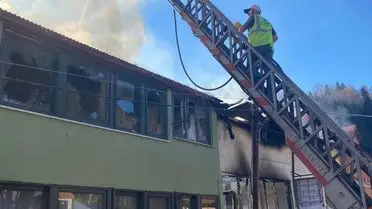 Yangın sonrası hasar gören binalar