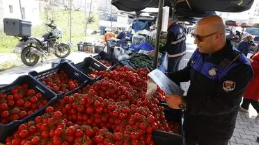 Zabıta ekipleri pazar denetiminde