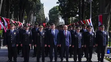 Polis memurları ve aileleri Edirnekapı Şehitliği'nde