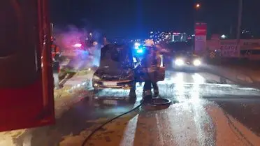 İtfaiye ekiplerinin yangını söndürdüğü an