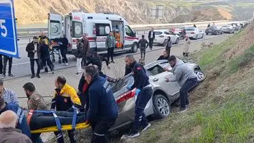 Şarampole devrilen otomobilin hasar görüntüsü