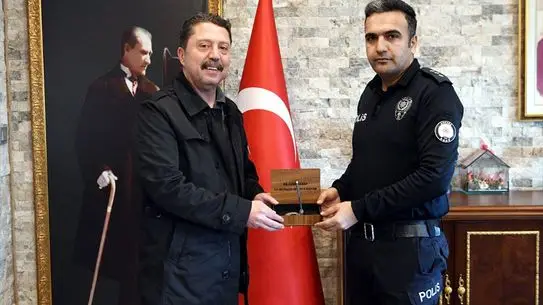 Polis ekipleri gösteri