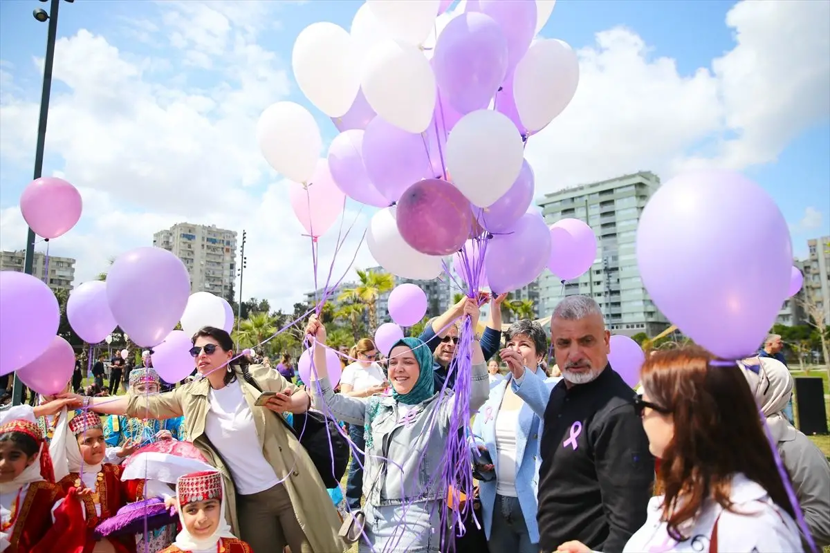 Adana’da Mor Balonlarla Kanser Farkındalığı Yükseliyor
