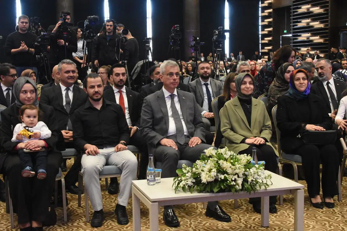 İlk Gebelikte Anne Adaylarına Üç Ay Süreli Ebe Desteği