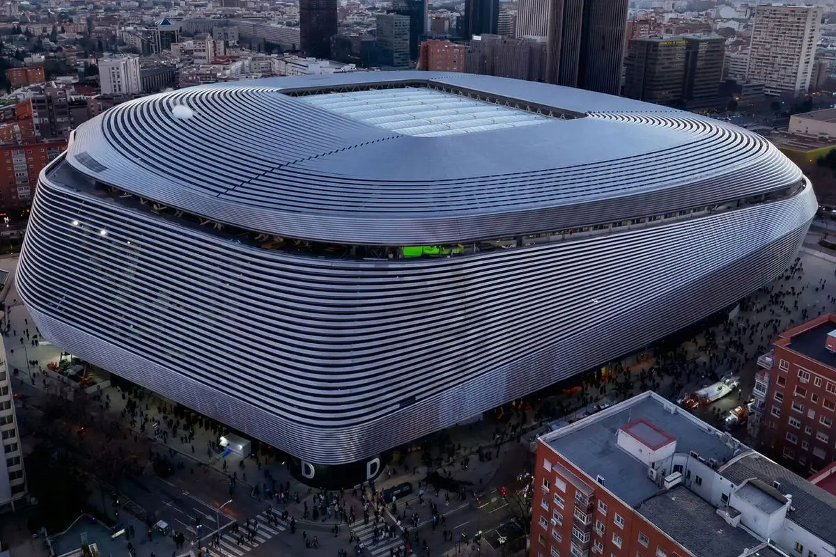 Santiago Bernabeu’nun Çatı Kaplaması Kapandı: Real Madrid vs Bayern Münih İçin Atmosfer Yükseliyor