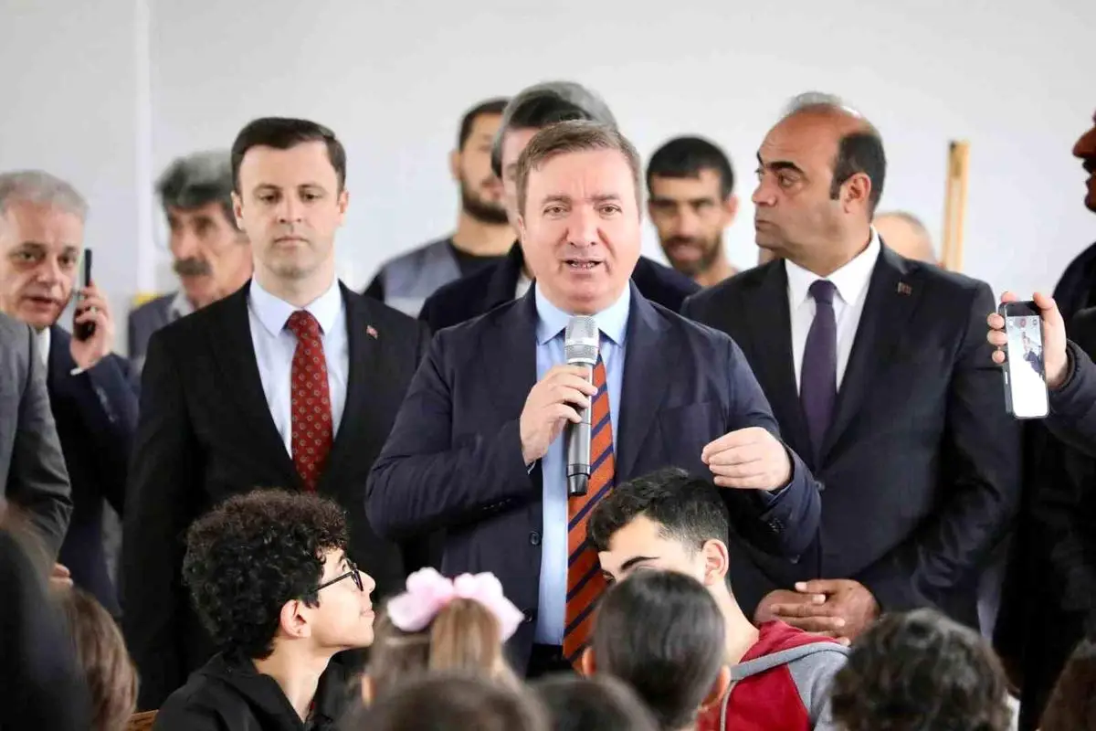 Vali Aydoğdu, Erzincan Gençlerine Değer ve Sporun Önemini Vurguladı