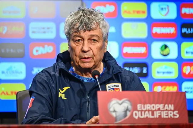 Lucescu ve genç futbolcular