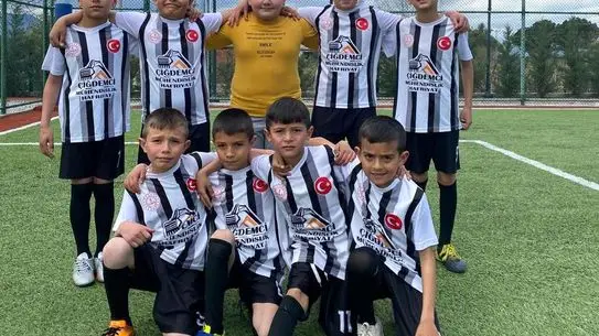 Kırsal Okul, 23 Nisan Futbol Turnuvasında Büyük Zafer Kazandı