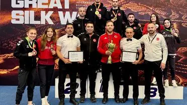 Turnuvada altın madalya kazanan Türk boksörler