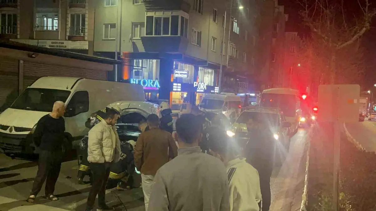 Tekirdağ’da Alkollü Sürücü Minibüse Çarptı, Sürücü Gözaltına Alındı