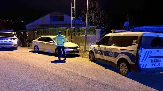 Polis memurunun dur komutu verdiği an