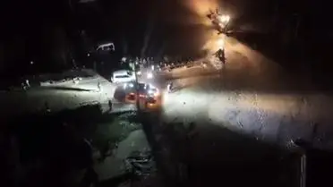 Sel sularında kalan araç