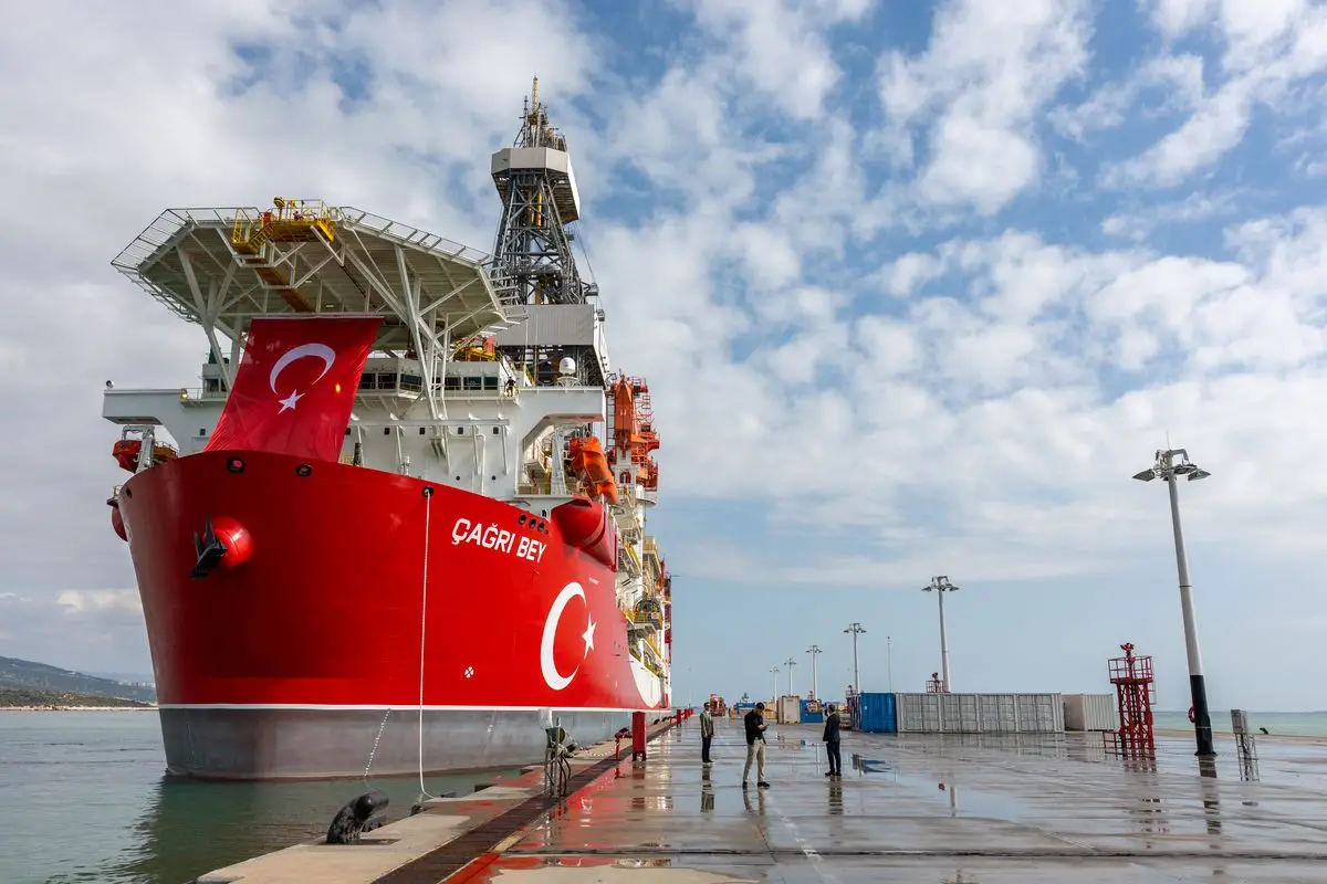 Türkiye'nin İlk Derin Deniz Sondaj Gemisi Çağrı Bey, Somali Limanında Görev Başlatıyor