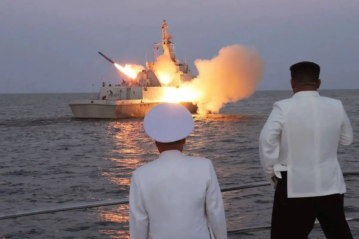 Kuzey Kore Doğu Denizi'ne Roket Fırlattı: Dünya Nefesini Tutuyor