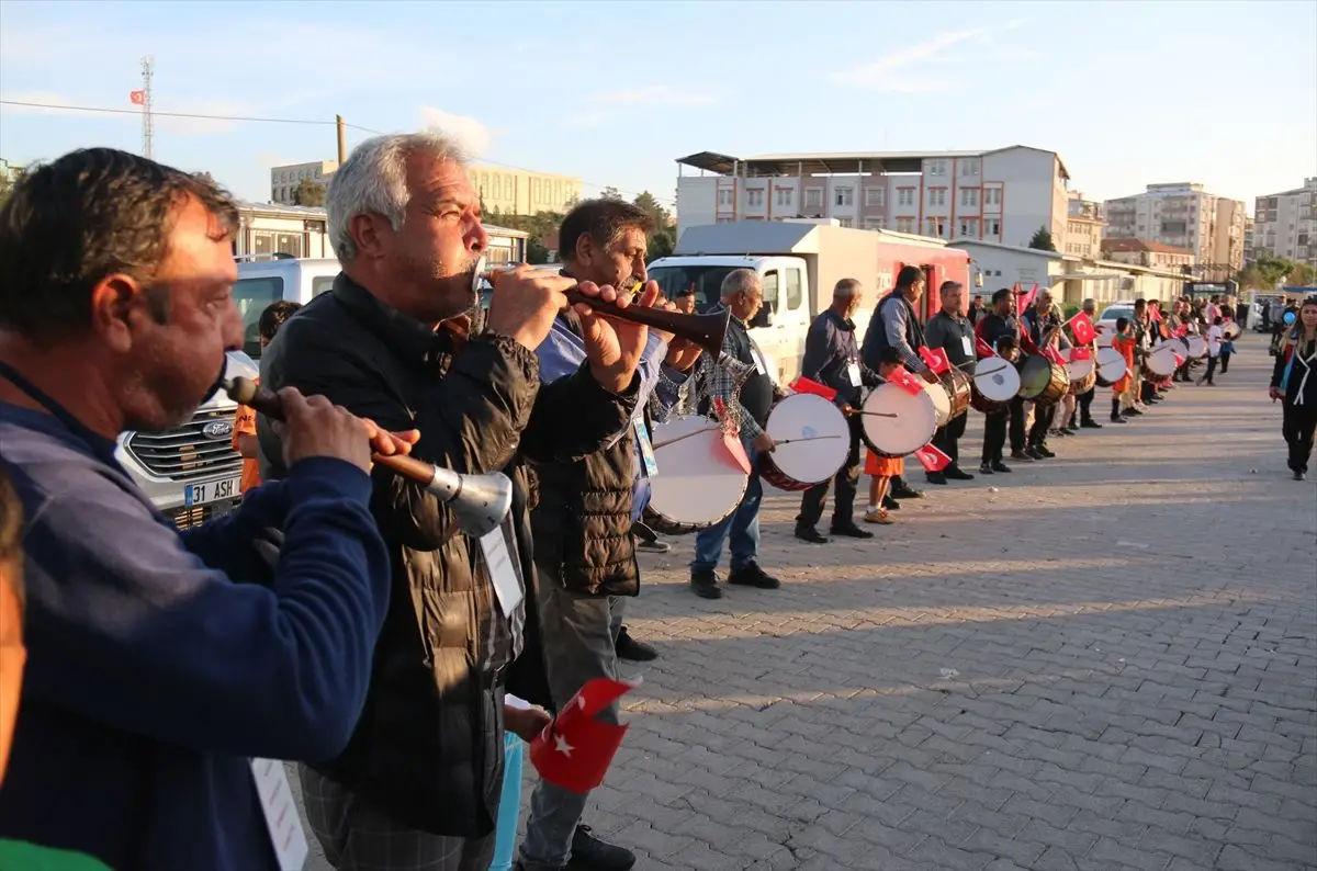 Kırıkhan’da Dünya Romanlar Günü Coşkusu: Kitap Tutkunları Bir Araya Geldi