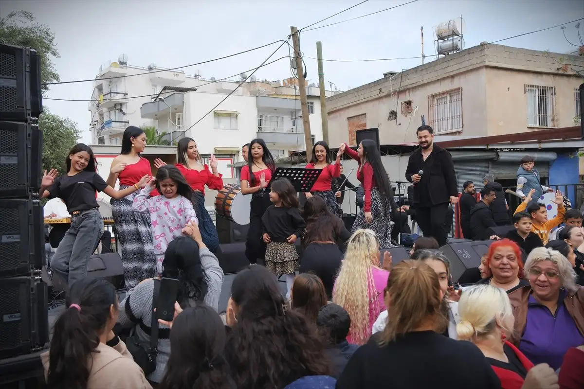 Mersin'de Dünya Romanlar Günü etkinliği
