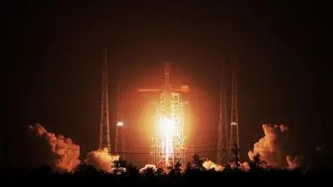 Çin, Uzun Yürüyüş-8 Roketiyle 18 Yeni İnternet Uydusunu Uzaya Fırlattı