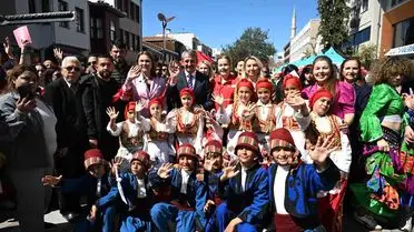 Edirne'de Renkli Etkinliklerle Dünya Romanlar Günü Coşkusu