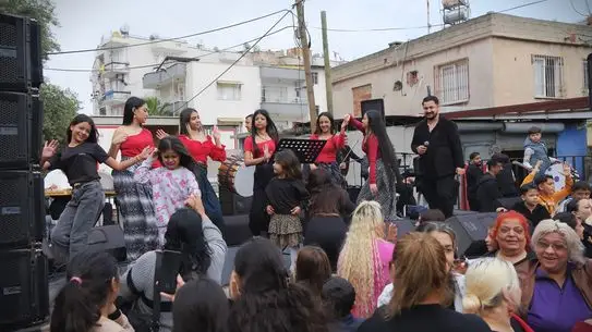 Mersin'de Dünya Romanlar Günü Coşkuyla Kutlandı: Müzik ve Dans Şöleni