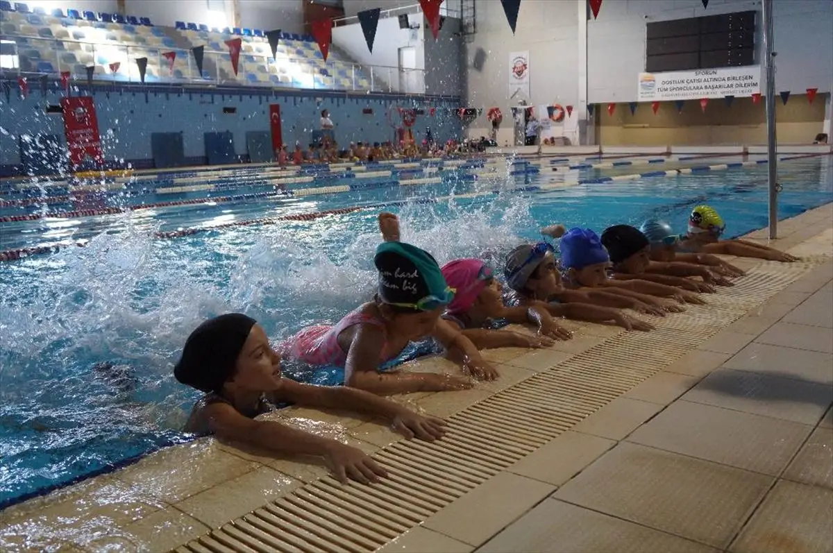 Marmaris yarı olimpik yüzme havuzu