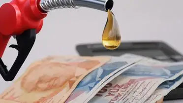 Akaryakıt istasyonunda yeni fiyat tabelası