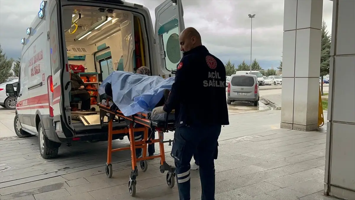 Aksaray’da Tur Otobüsü Devrildi: 19 Yaralı ve Acil Müdahale