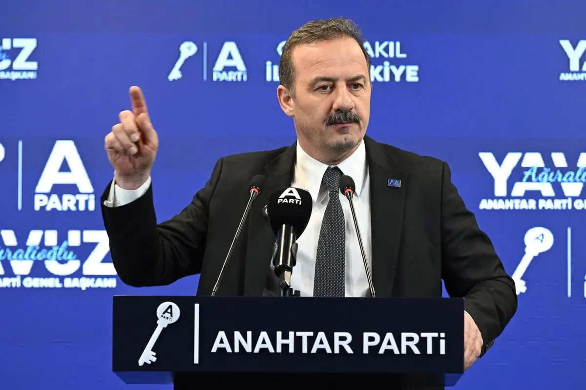 Anahtar Parti, Tolga Akalın’ın Rozet Töreniyle Katılımını Resmileştirdi